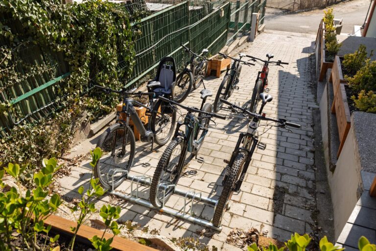E-bike-ok a tárolóban