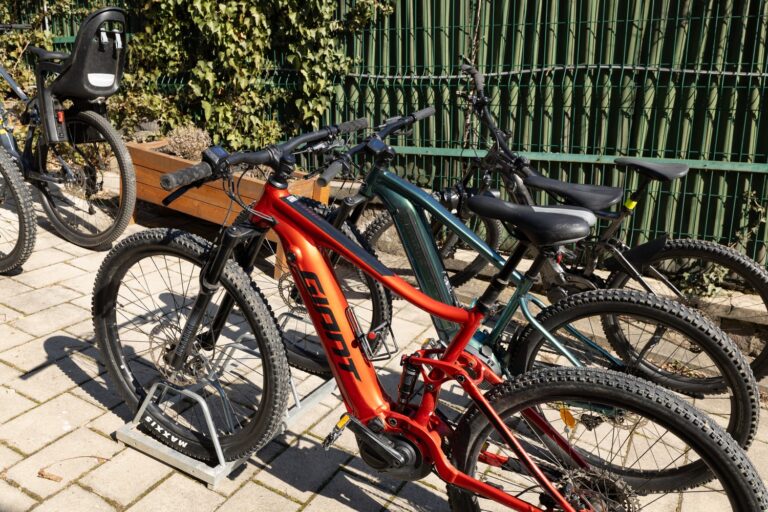 E-bike-ok a tárolóban