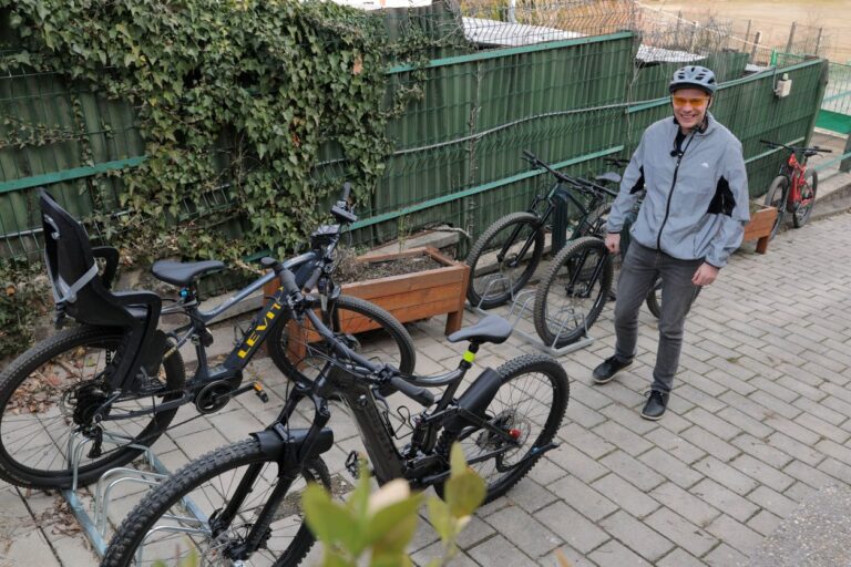 Litkai Gergely e-bike-ok között