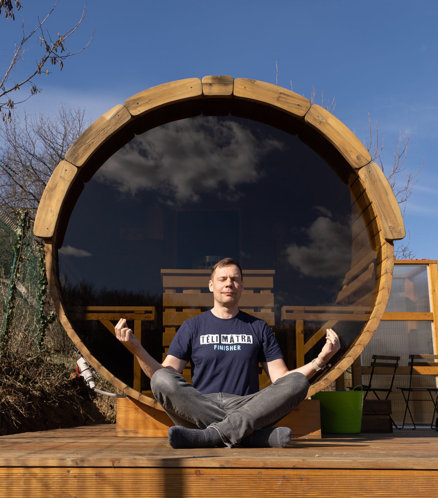 Meditáció a panorámaszauna előtt